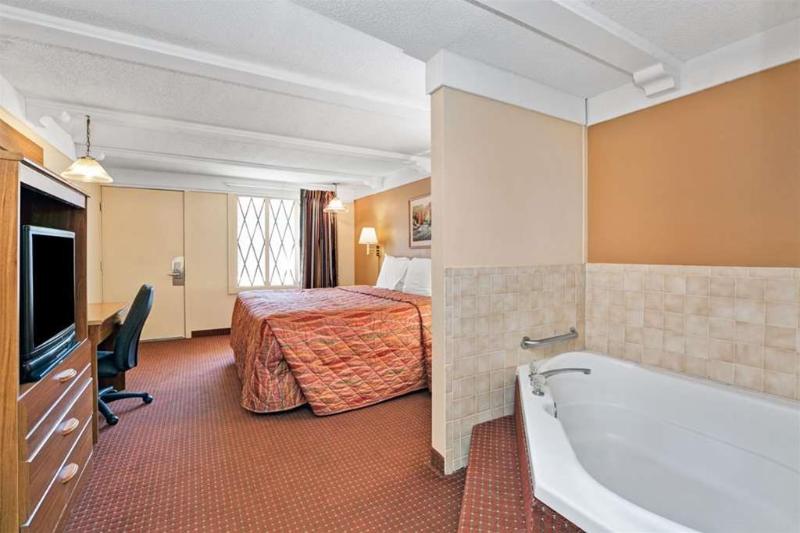 Knights Inn Charleston - photo 7