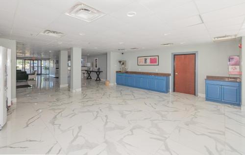 Jamestown inn & Suites - photo 16