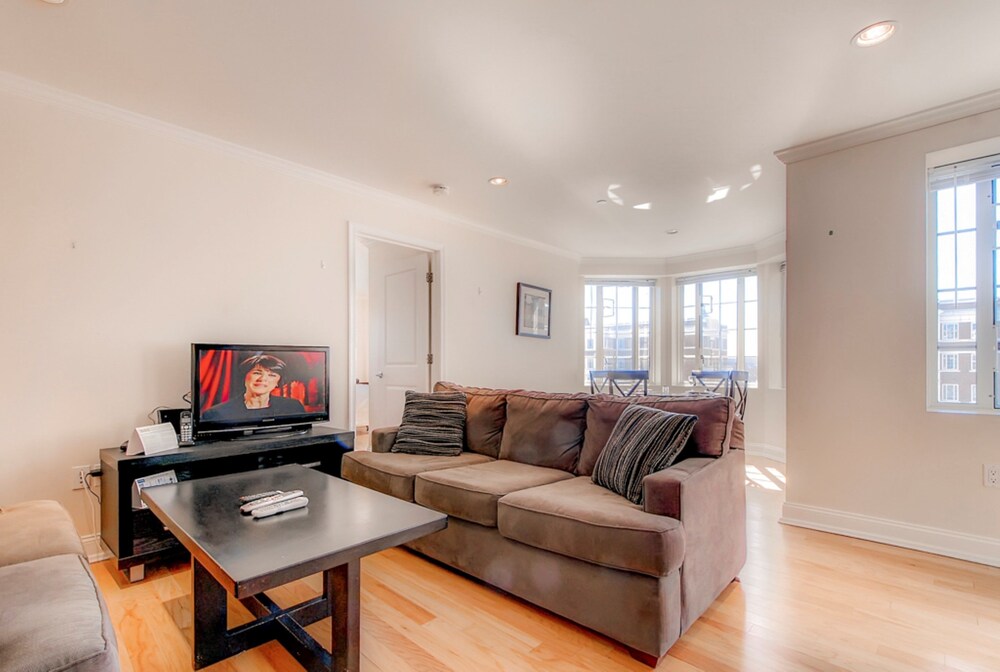 Longwood Towers Apartments - photo 14