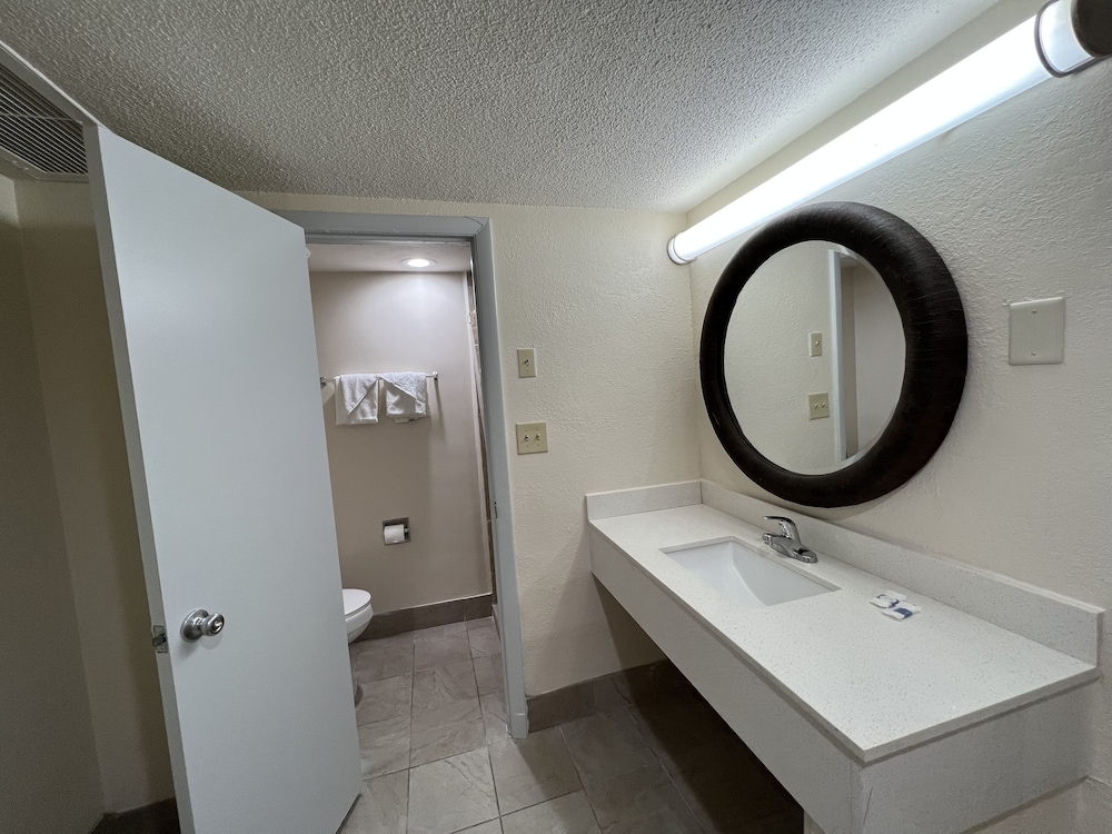 James River Inn & Suites - photo 21