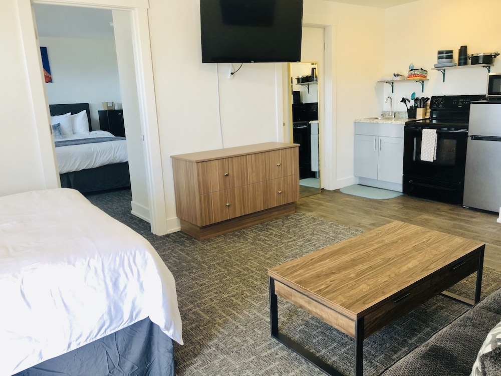 Blue Sage Inn & Suites - photo 12