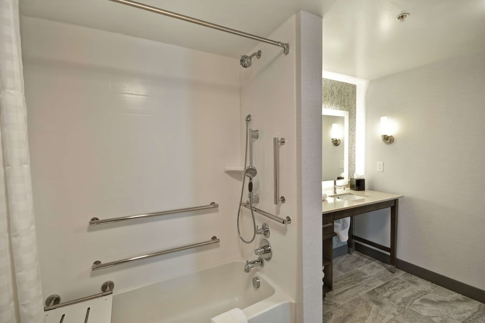 Homewood Suites by Hilton Detroit - photo 28