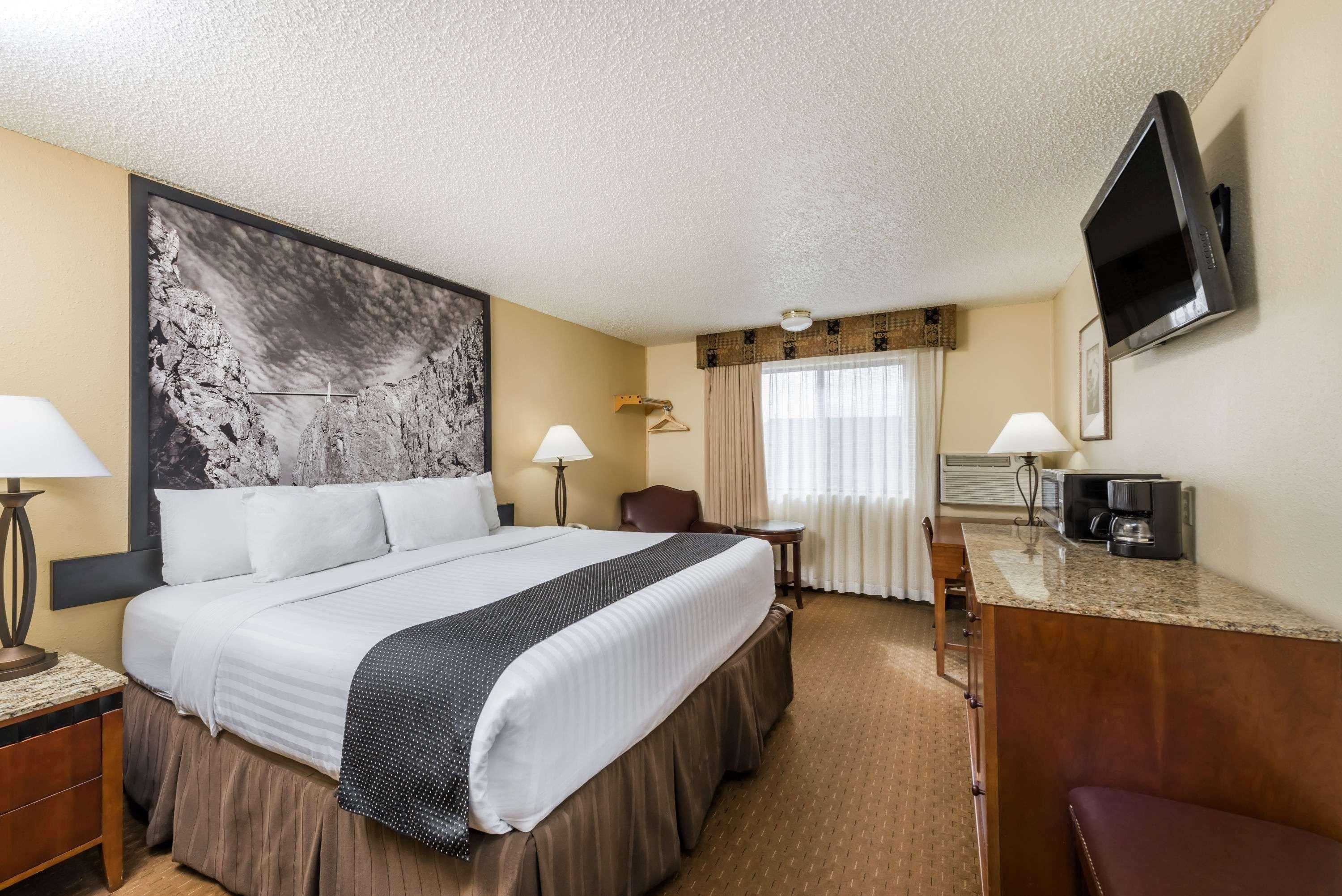 Super 8 by Wyndham Canon City - photo 8