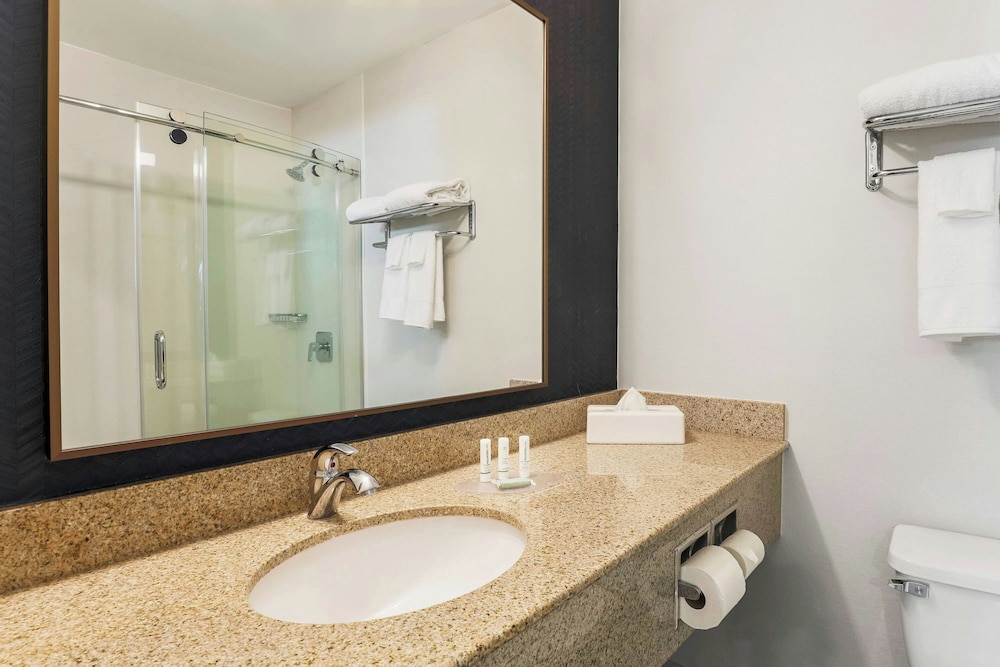 Fairfield Inn & Suites by Marriott San Jose Airport - photo 18