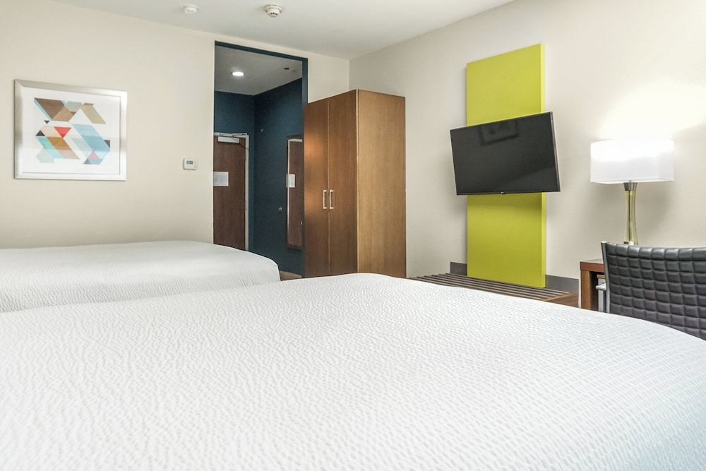 Holiday Inn Express and Suites Houston Westchase Westheimer by IHG - photo 34