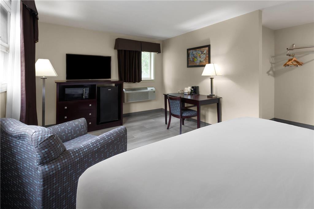 Baymont by Wyndham Iron Mountain - photo 21