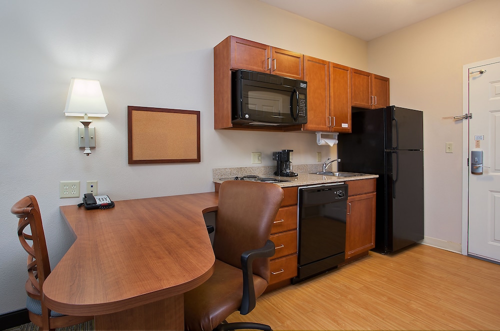 Candlewood Suites Tuscaloosa by IHG - photo 32