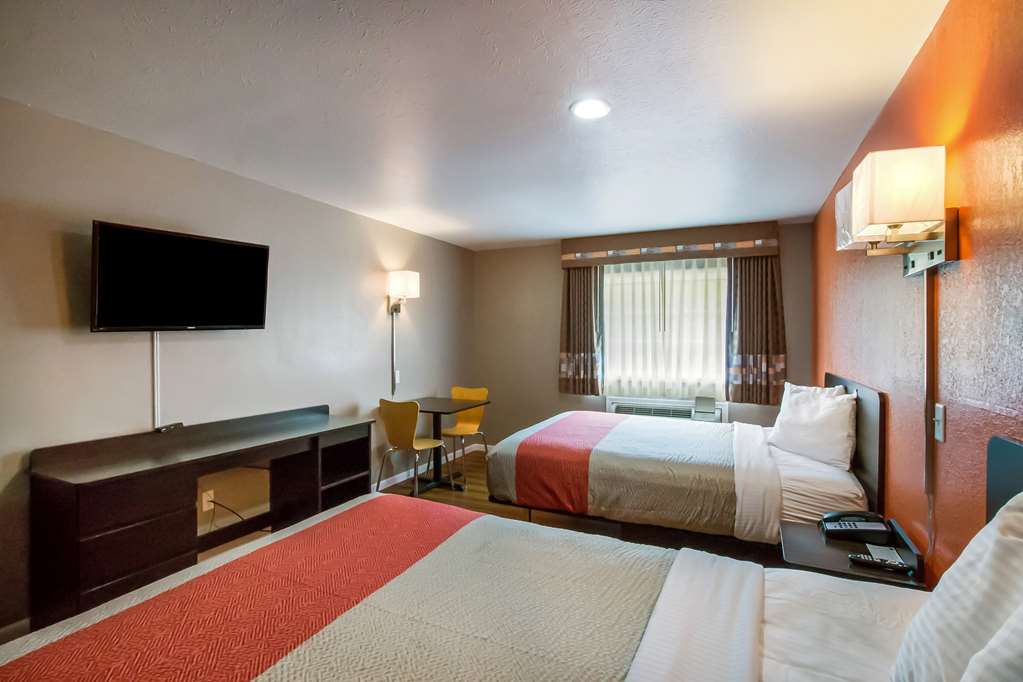 Motel 6 Rossford OH - photo 13