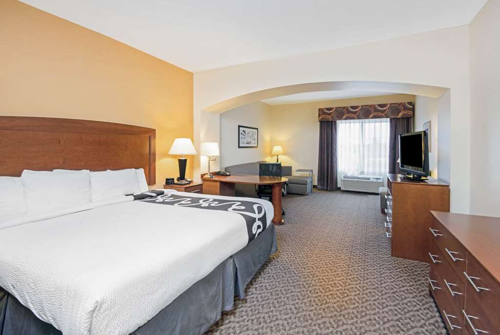 La Quinta Inn & Suites by Wyndham Lawton Fort Sill - photo 32