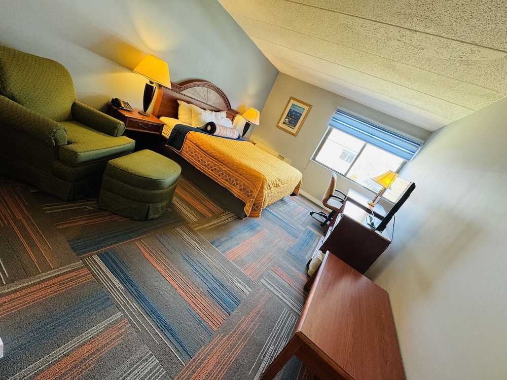 Mystic River Hotel & Suites Near Casinos - photo 9