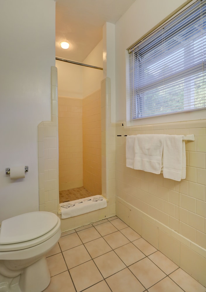 Hamilton Village Inn - photo 33
