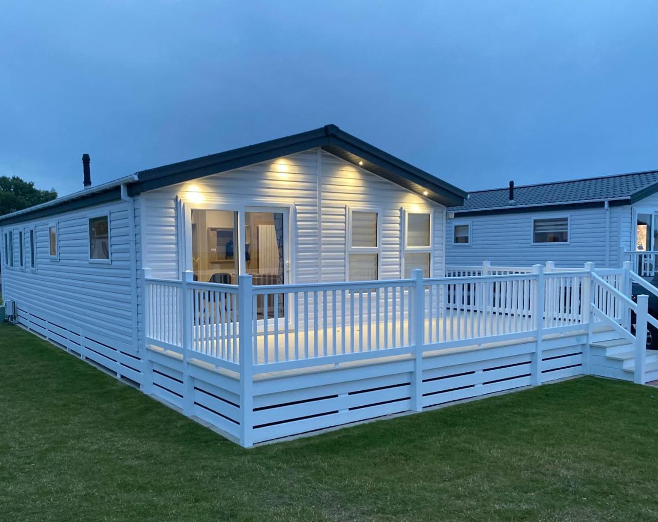 Sandy Bay Lodge — 4-Star Luxury Hotel in Blyth, United Kingdom