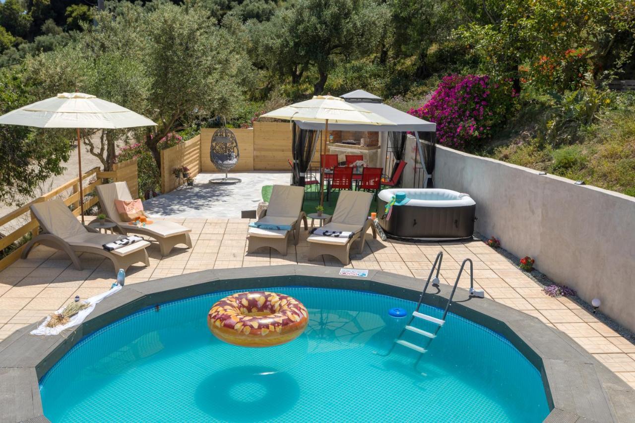 Country House Dafni with His Pets — 4-Star Luxury Hotel in Sikyon, Greece