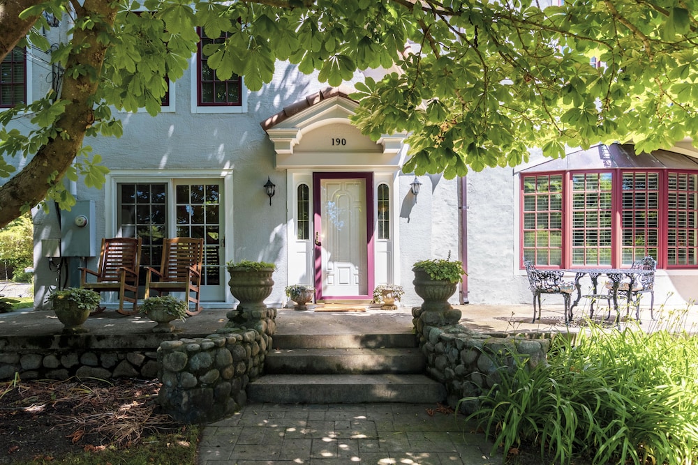 The Villa Bed & Breakfast — 4-Star Luxury Hotel in Westerly, United States