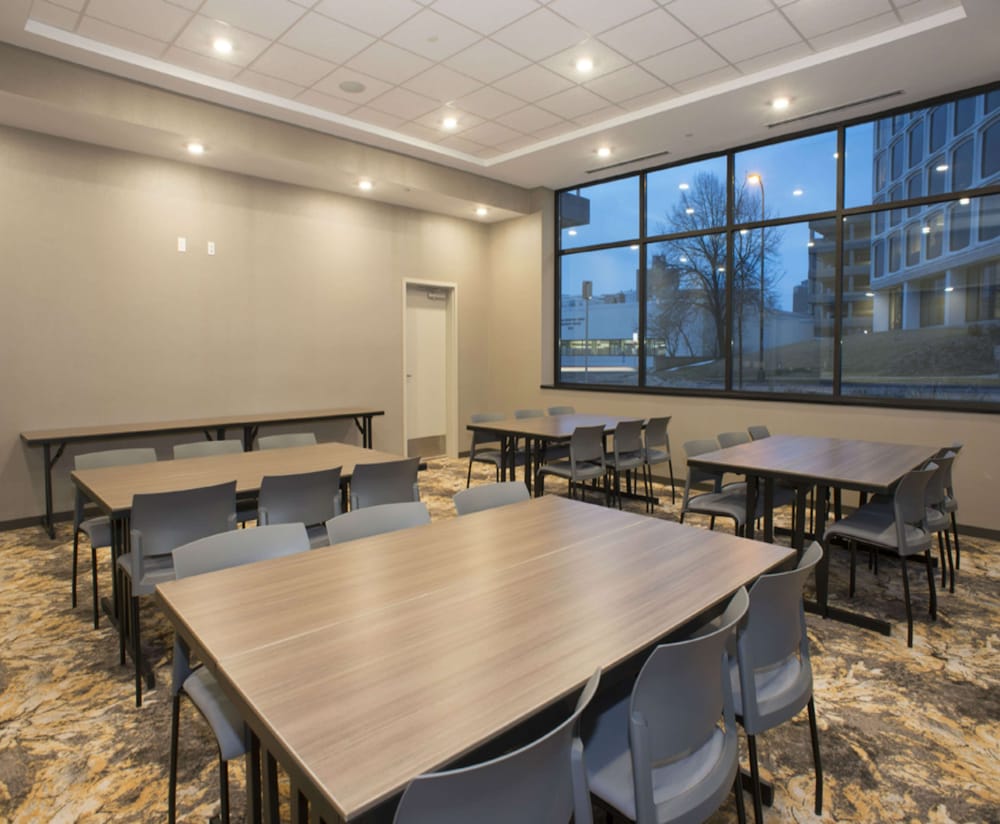 Hampton Inn & Suites Minneapolis University Area - photo 25
