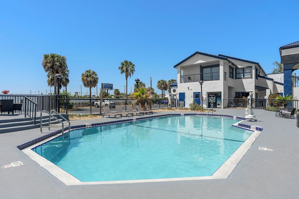 Baymont by Wyndham Orlando East - photo 32