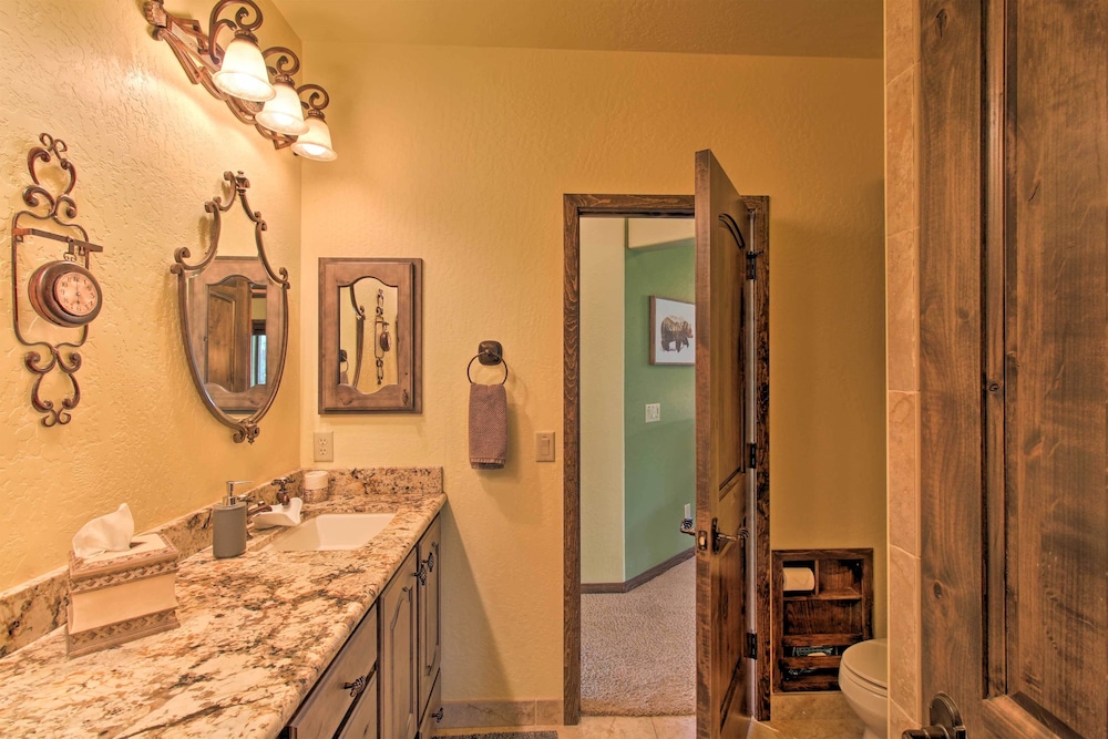 Centrally Located Lavish Pinetop Paradise — hotel in Pinetop-Lakeside