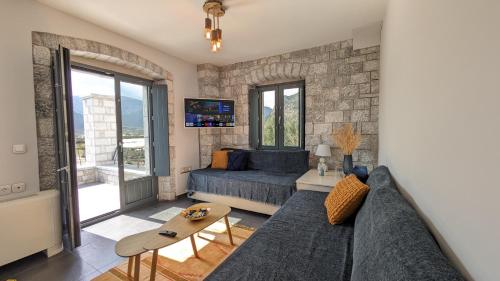 Sabaton Apartment Kyziridi House — 4-Star Luxury Hotel in Leonidio, Greece