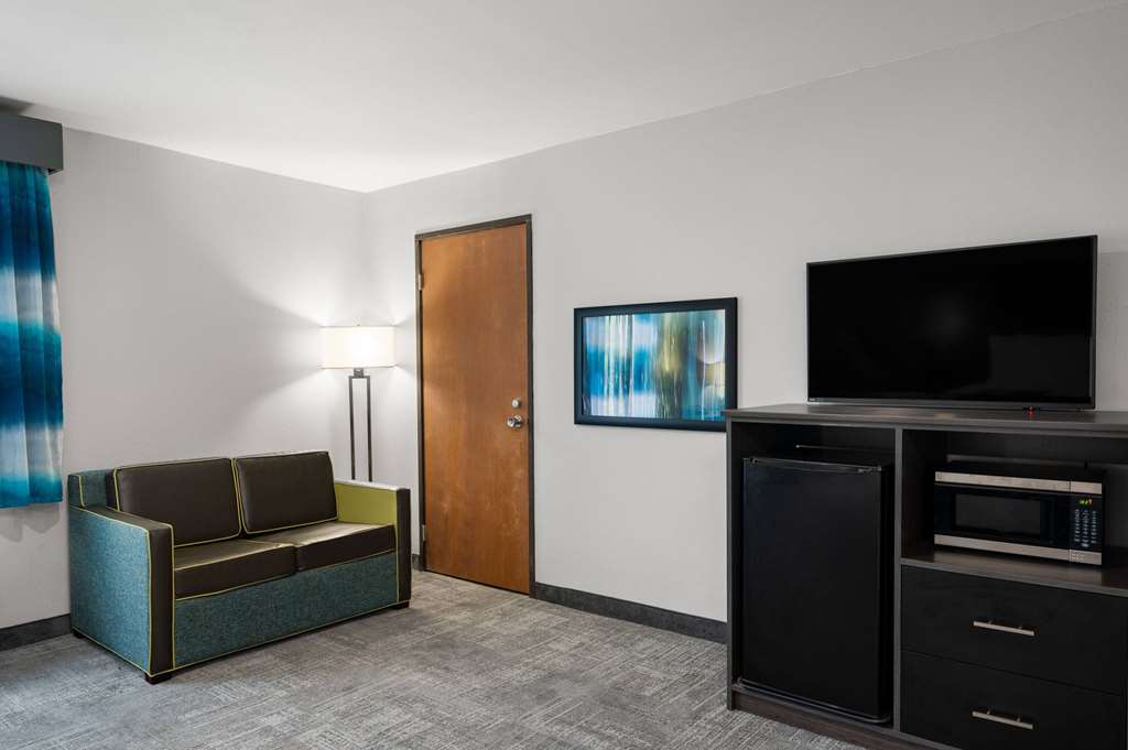La Quinta Inn by Wyndham Indianapolis Airport Executive Dr - photo 8