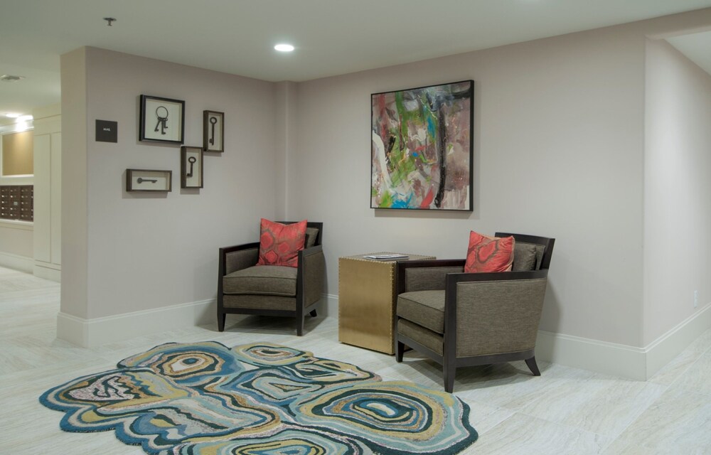Global Luxury Suites At Light Street - photo 2