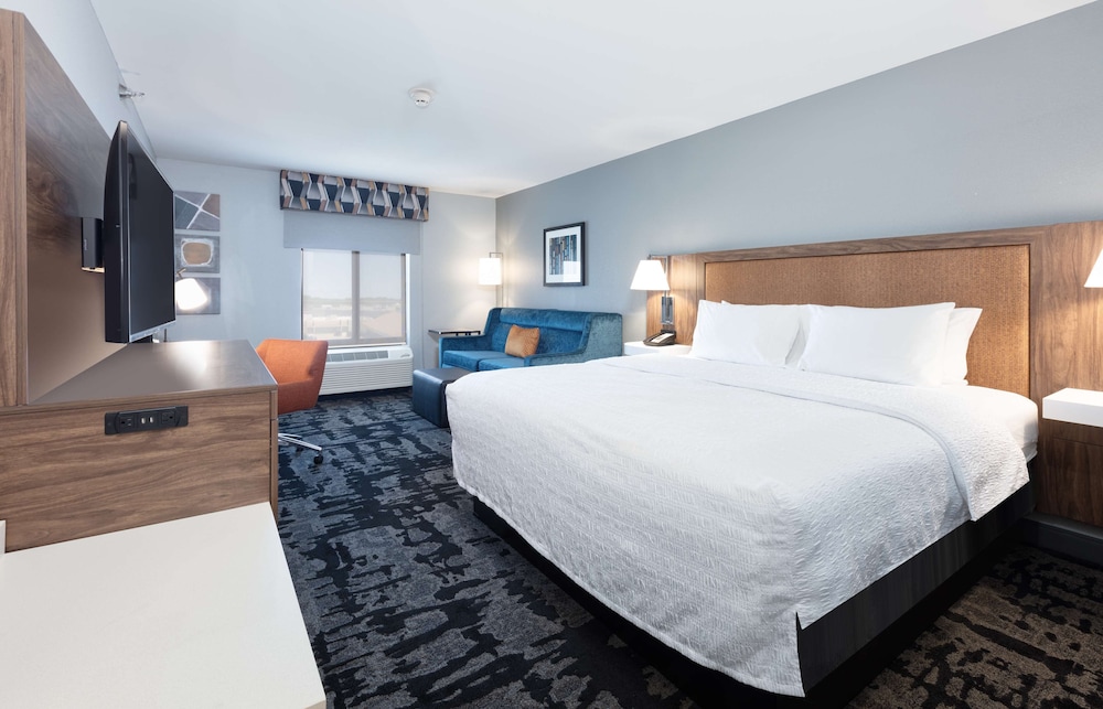 Hampton Inn Norfolk - photo 11