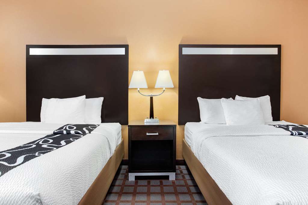 La Quinta Inn & Suites Indianapolis Airport West - photo 13