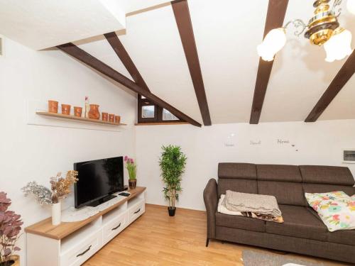 Holiday home with hot tube and 1 room — 4-Star Luxury Hotel in Donja Stubica, Croatia