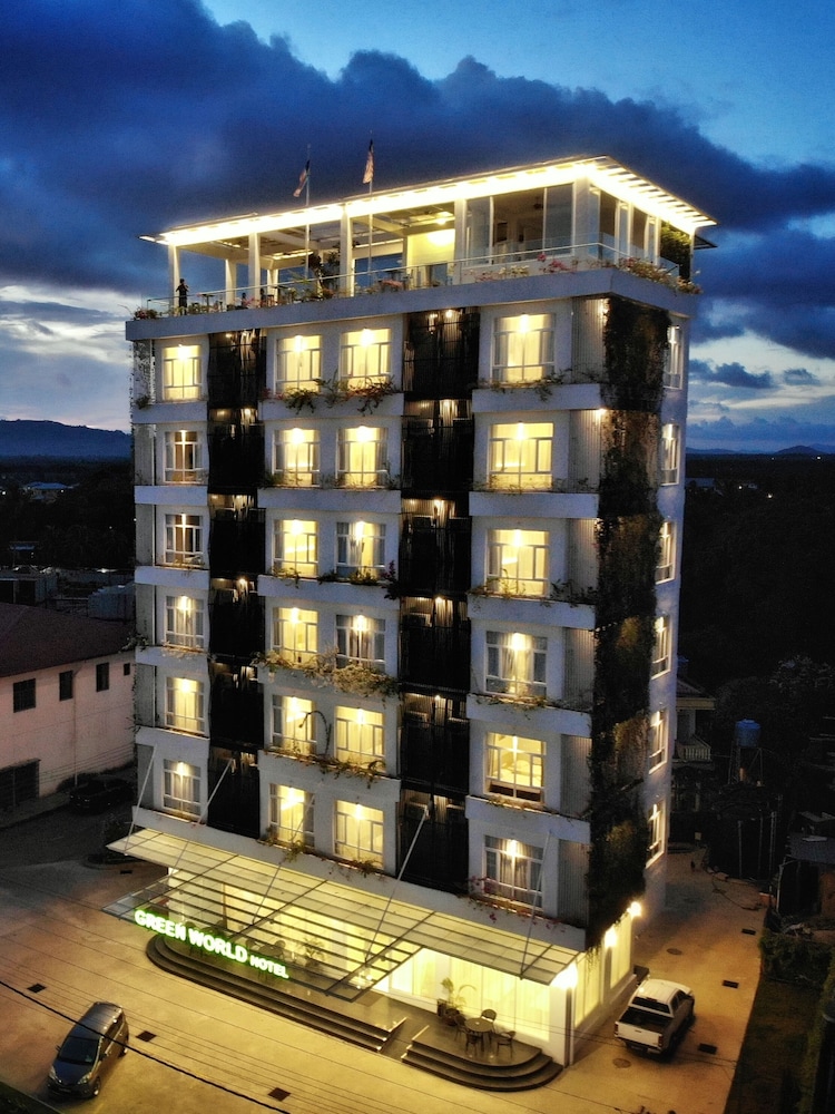 Green World Hotel — hotel in Semporna