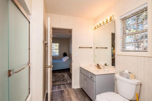 Pelican Palace by Oak Island Accommodations - photo 5