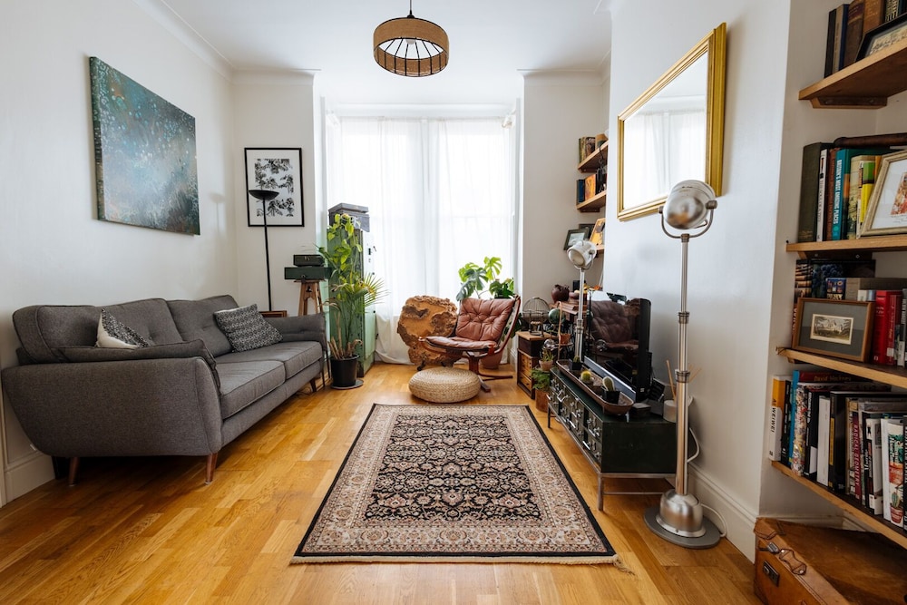 Unique private apartment w Easy access to Central London — 4-Star Luxury Hotel in London, United Kingdom
