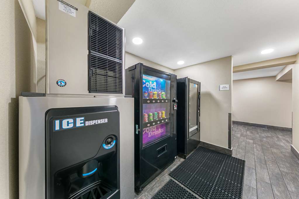 Quality Inn & Suites Sacramento Downtown Area - photo 33