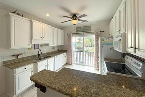 Minutes to the Beach 5 Bedrooms 4 Bath Pool House Stunning Marsh View — 4-Star Luxury Hotel in Myrtle Beach, United States