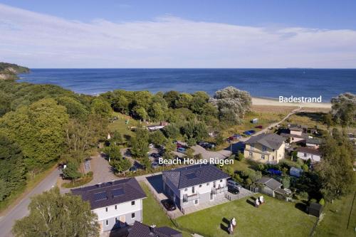 strandnah Balkon Meerblick Sauna gratis Nutzung vom AHOI Erlebnisbad und Sauna in Sellin Beach House Schotstek — 4-Star Luxury Hotel in Ostseebad Goehren, Germany