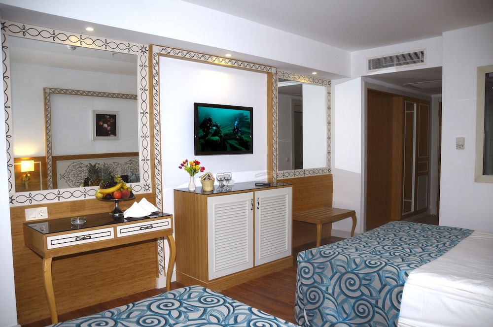 Crystal Waterworld Aqua Collection — Serik — photo 2