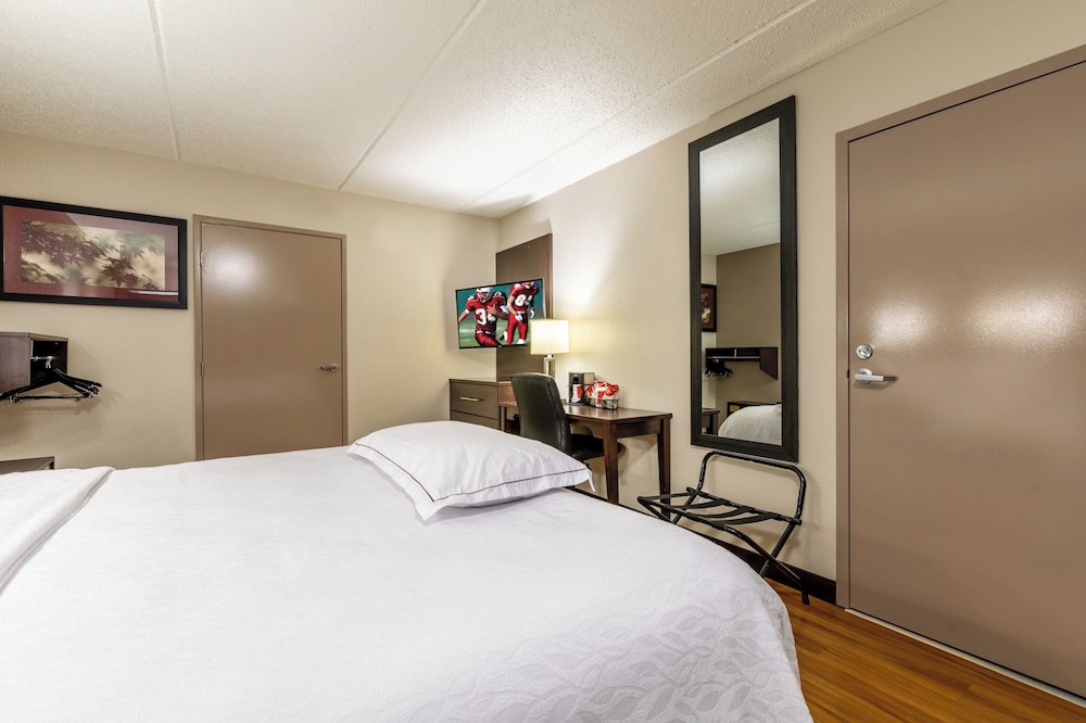 Red Roof Inn PLUS Nashville Airport - photo 14