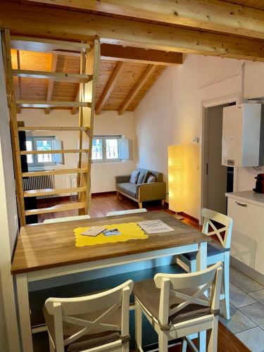 Calicantus Apartments Atena — 4-Star Luxury Hotel in Como, Italy