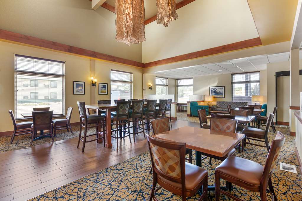 Best Western Golden Prairie Inn & Suites - photo 6