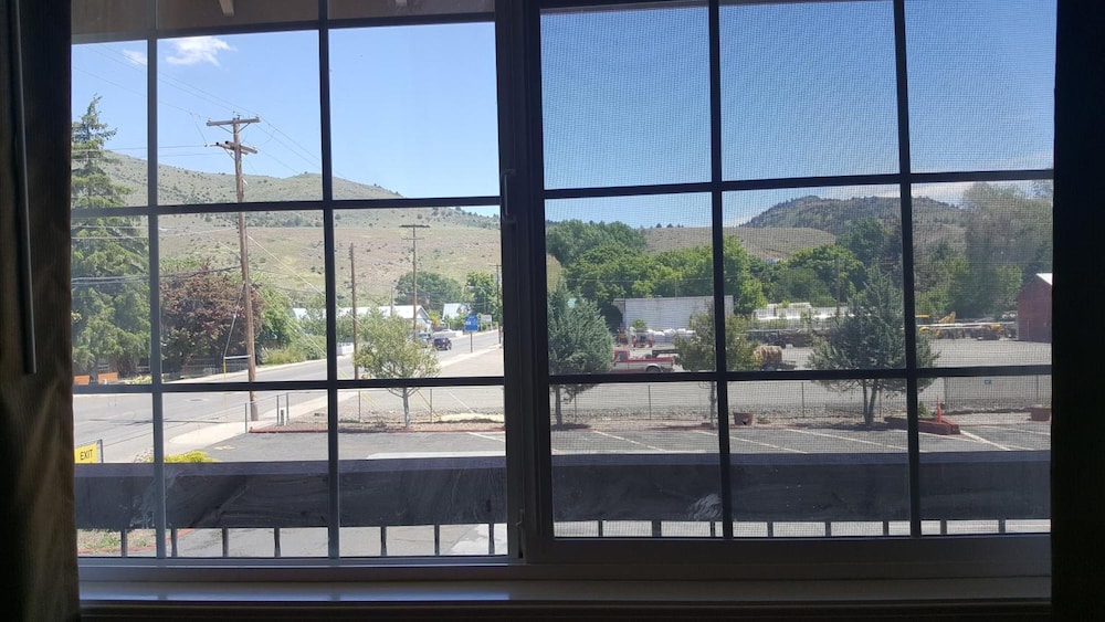 Interstate 8 Motel - photo 10