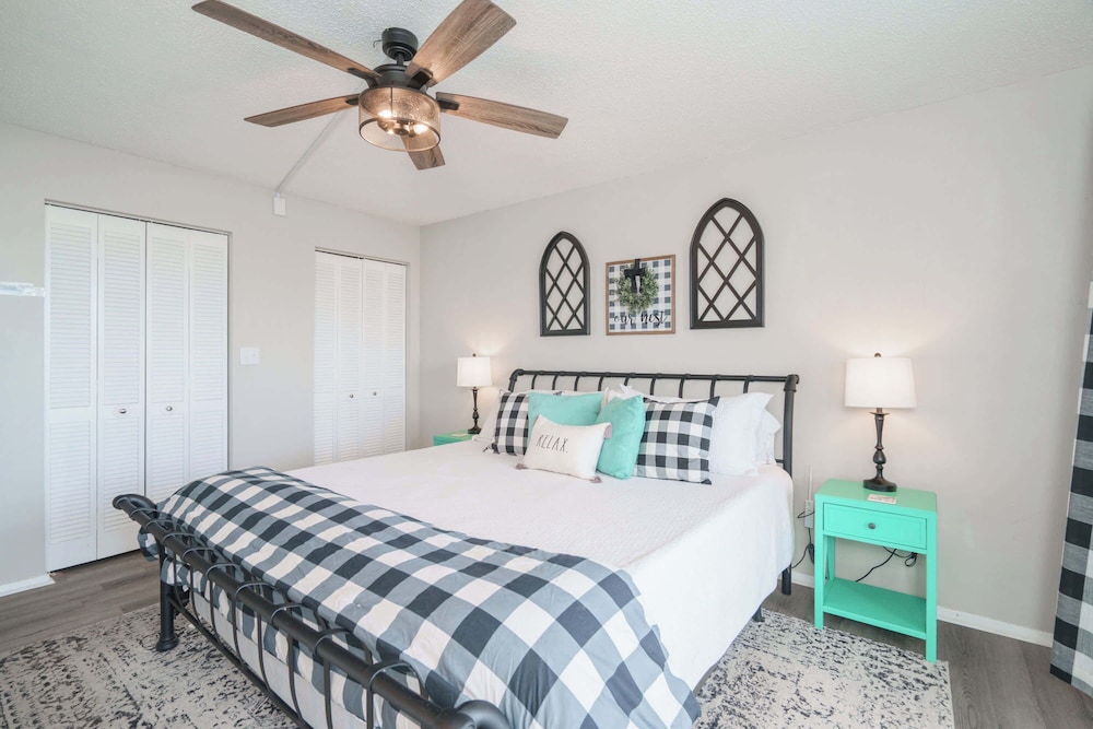 Bethys Beachy Beauty Regency Towers - photo 5