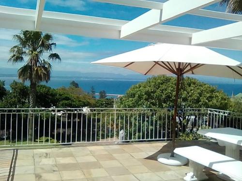 4 Duke Street Flat#3 can sleep up to five guests — 4-Star Luxury Hotel in Mossel Bay, South Africa