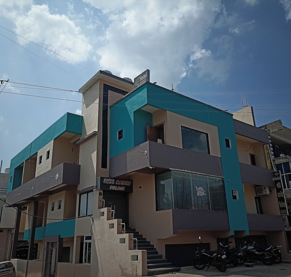 Shree Radhe Palace in Datia, India