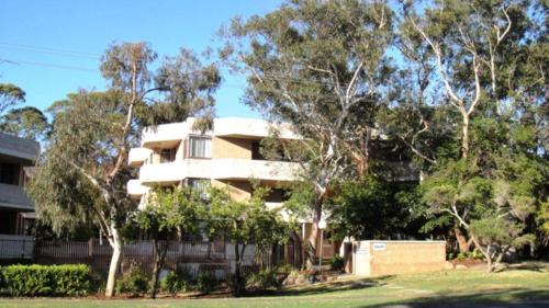 Laze Away Your Day Wifi in Hawks Nest, Australia