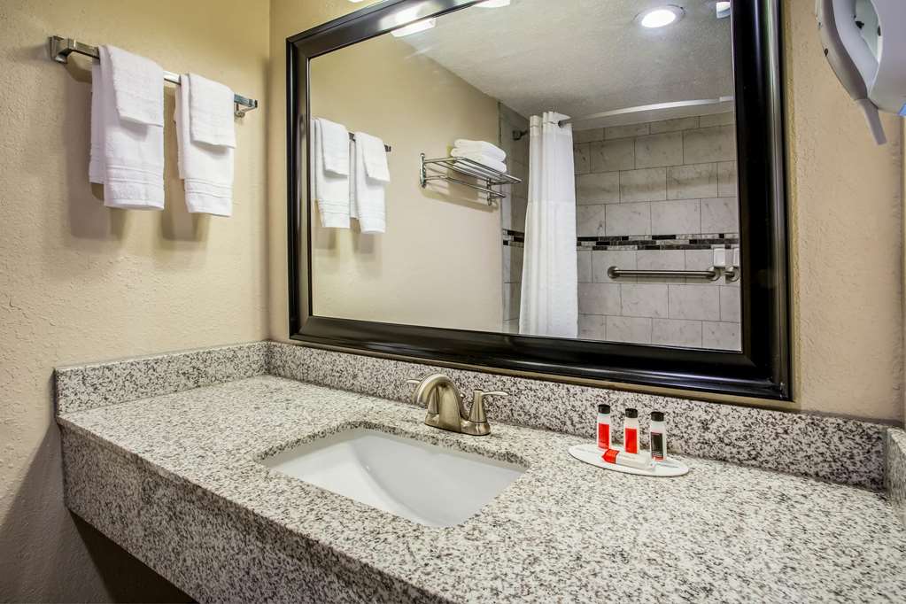 Super 8 by Wyndham Lake City - photo 13