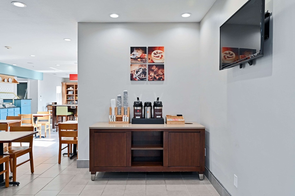 Country Inn & Suites by Radisson Bloomington Normal Airport IL - photo 29