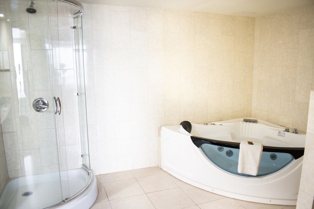 Punta Gorda Waterfront Hotel and Suites - photo 23