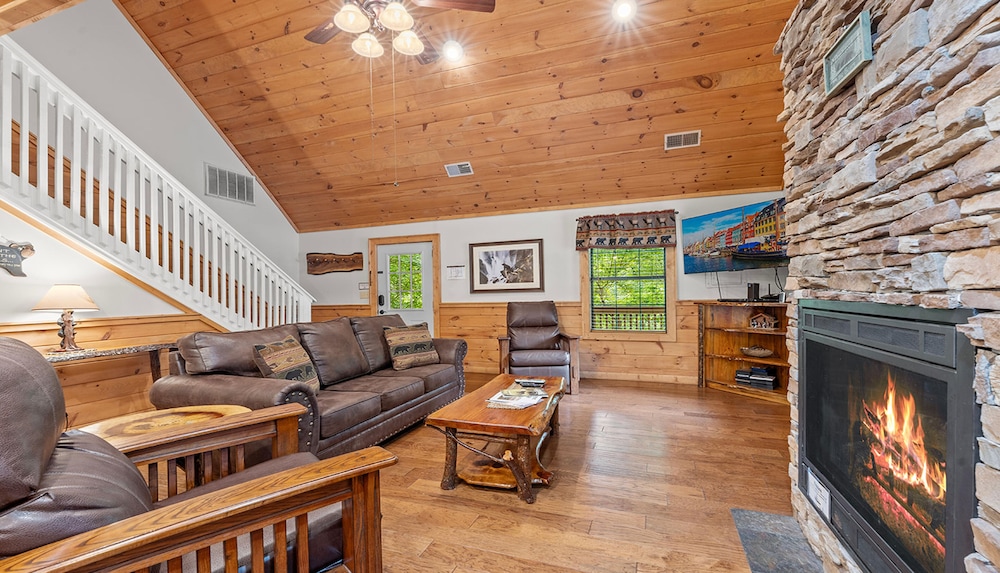 Sugar Bear Mountain Hideaway - last minute hotel in Pigeon Forge