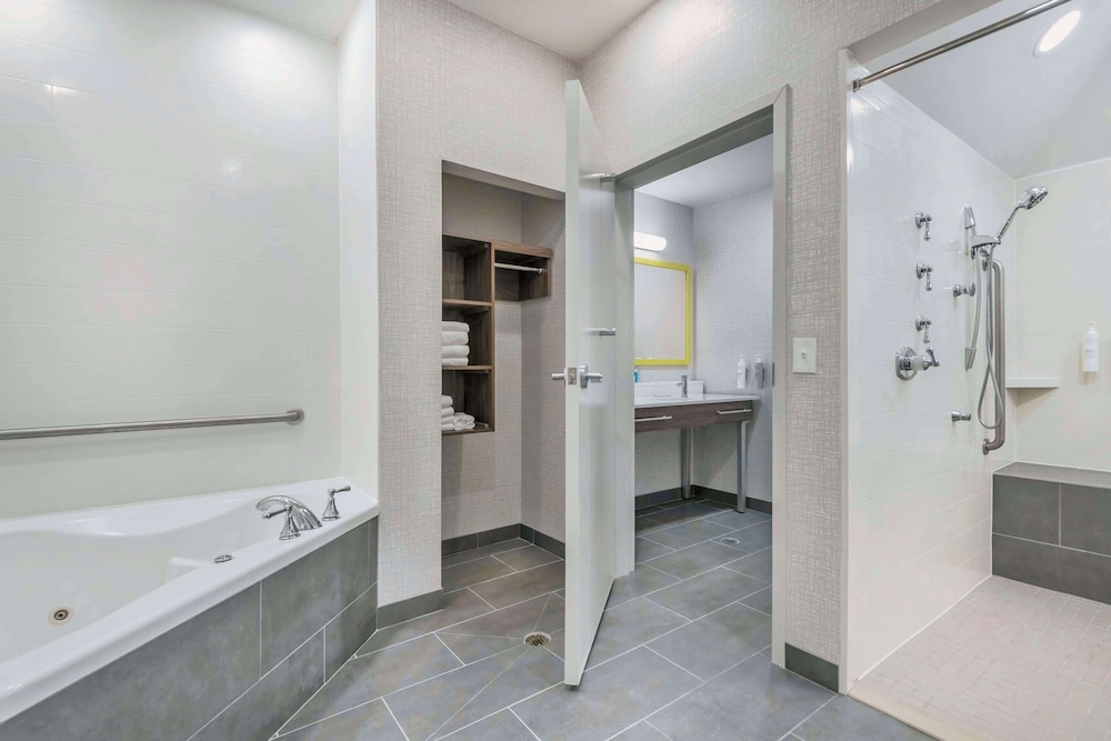 Hampton Inn & Suites Burlington NC - photo 39