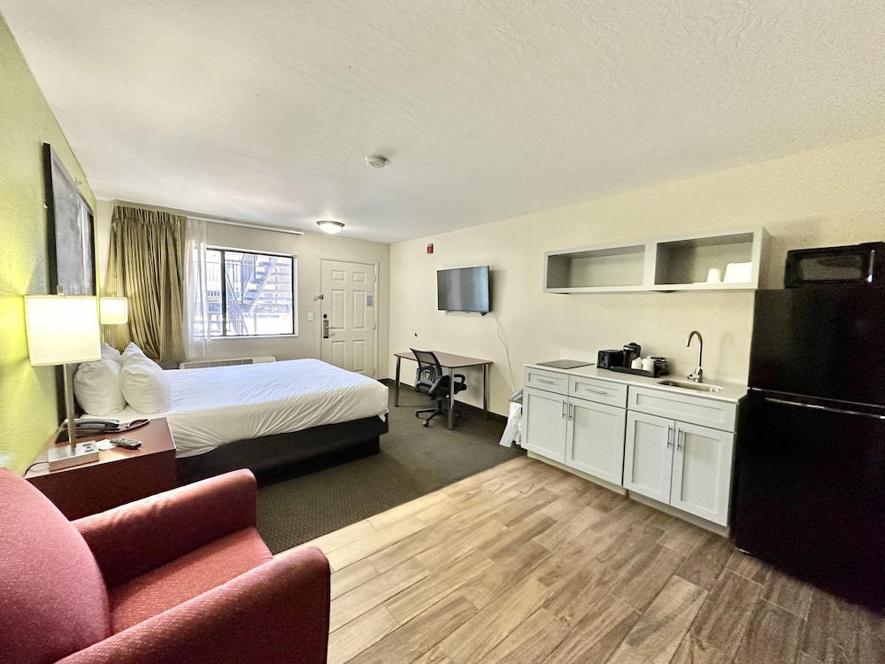 Howard Johnson by Wyndham Flagstaff I 40 East Lucky Lane - photo 8