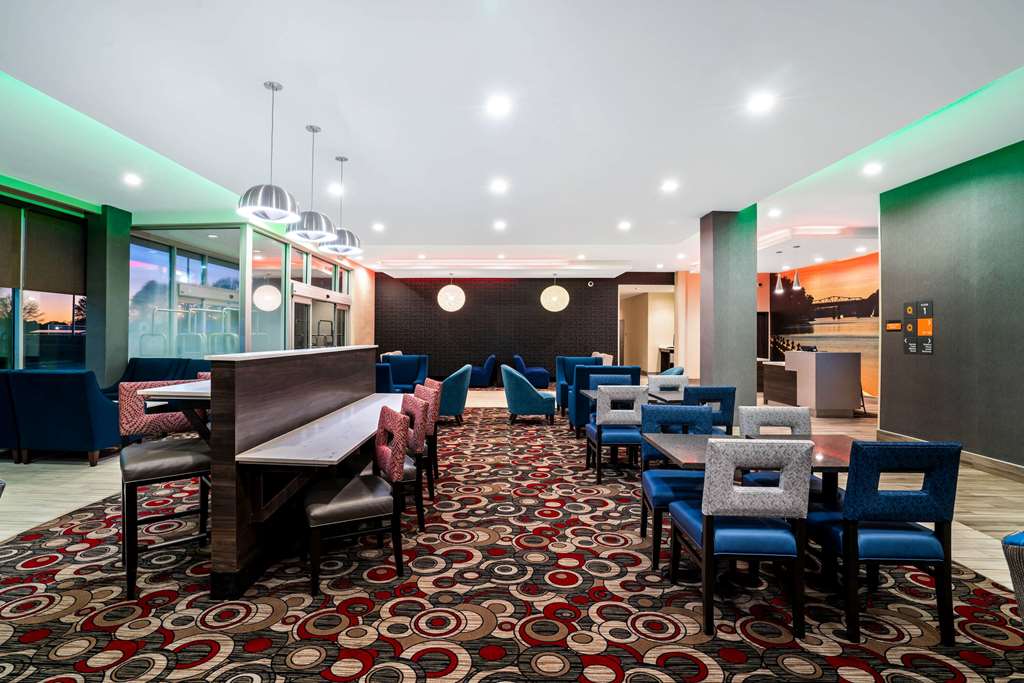 La Quinta Inn & Suites by Wyndham Tuscaloosa University - photo 6
