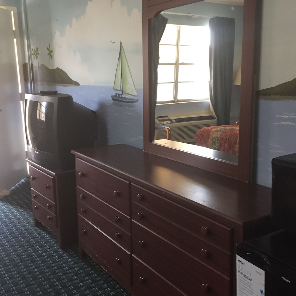Guest Inn & Suites - photo 12